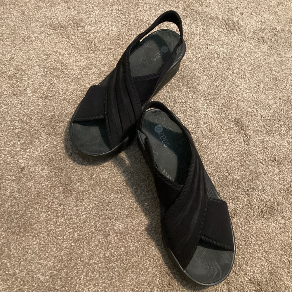 Bzees Sunset Wedge Sandals Womens Size 8 Black Strappy Slingback Shoes